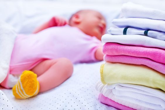 lavar roupa de bebê