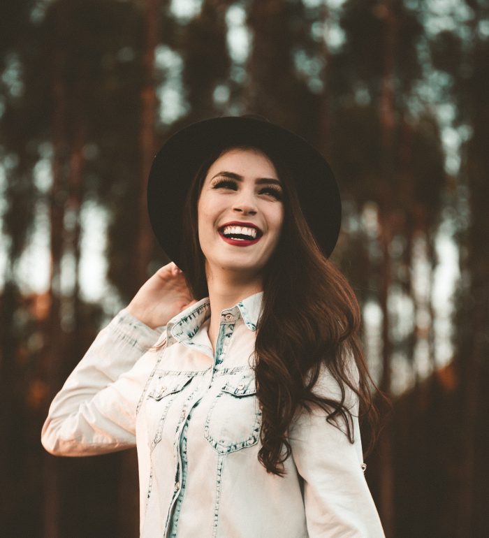 gola camisa amarelada