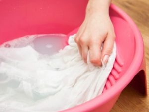 sol tira manchas das roupas