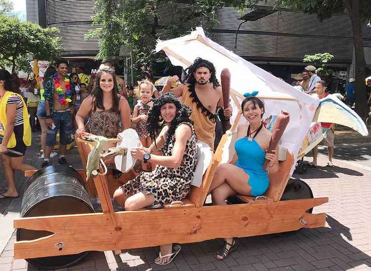 lavar e guardar fantasias